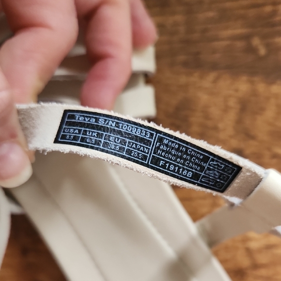 Teva Leather Sandals 8.5 NWOT - Picture 5 of 5